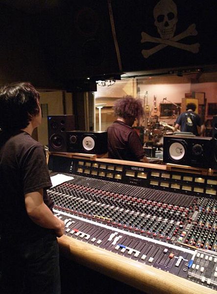 File:TOSHI.jpg